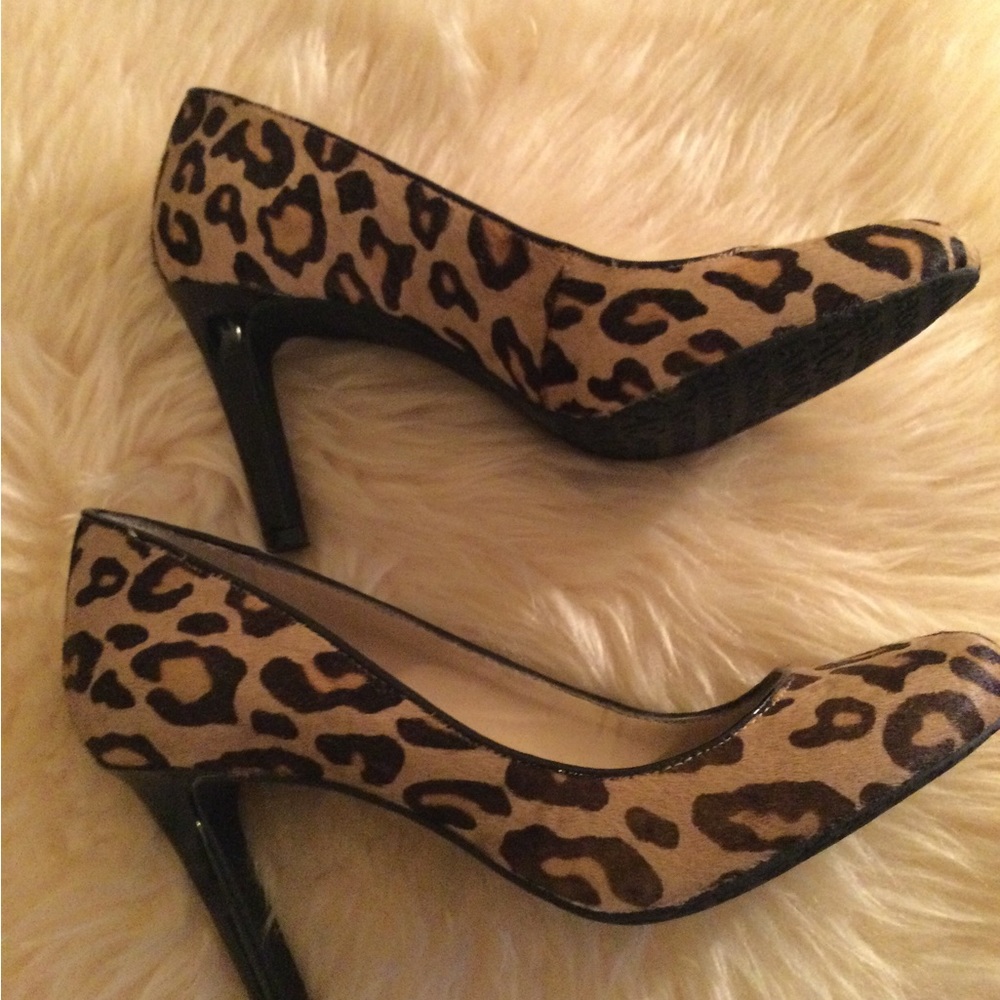 Arturo Chiang leopard print pumps